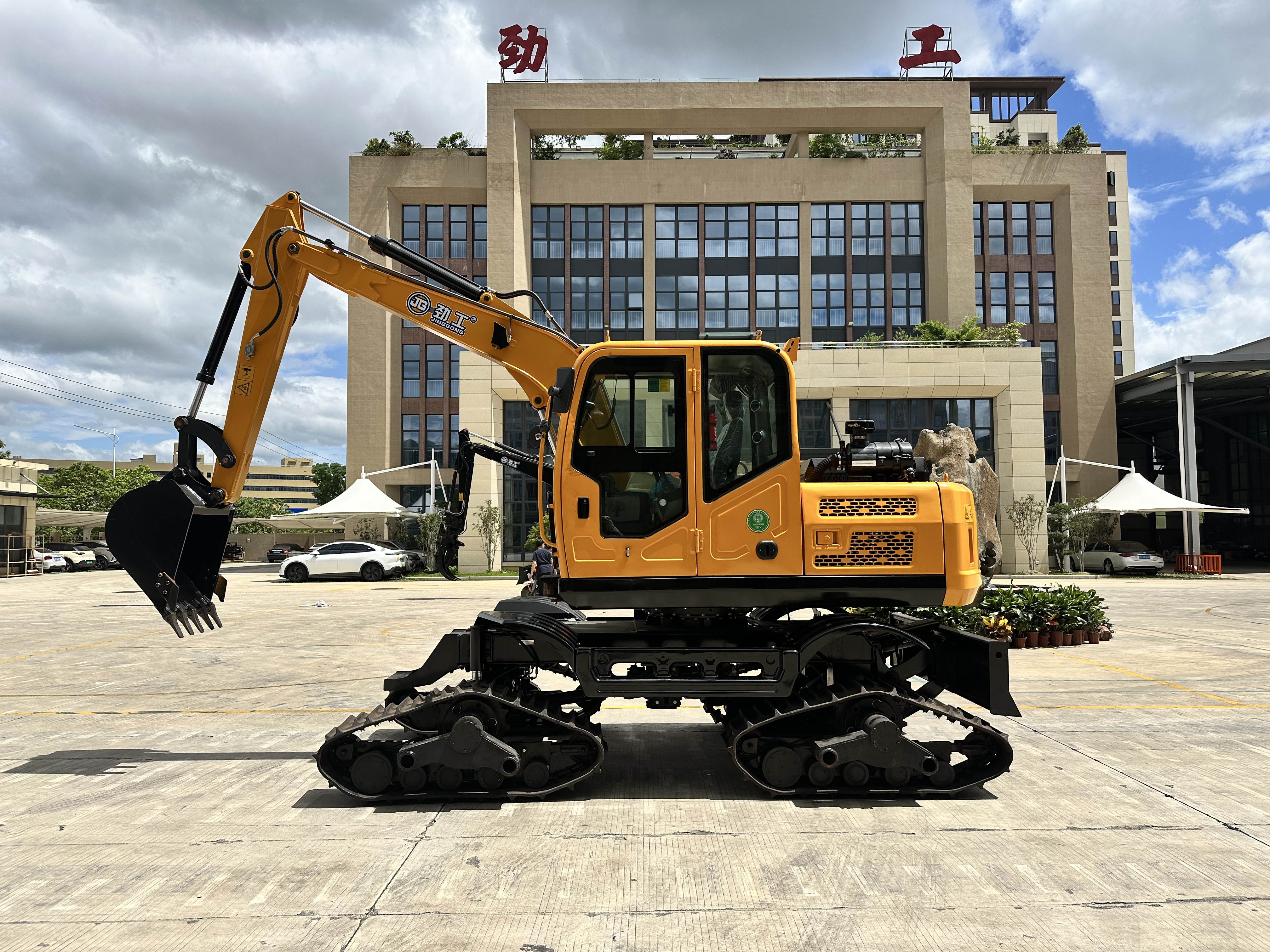 Excavadora de cadenas tricónica: la solución de ingeniería global para conquistar terrenos extremos