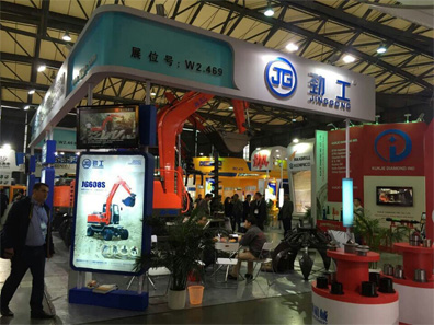 Jing Gong asiste a la feria Bauma China 2014